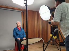 캐논코리아, 경로당 및 노인복지관 찾아 장수사진 촬영 봉사 펼쳐 기사 이미지